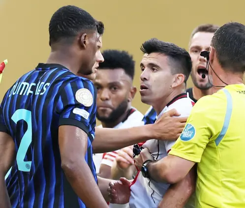 Acuña y Dumfries casi se van a los golpes tras caída de River  (Photo by Buda Mendes/Getty Images)