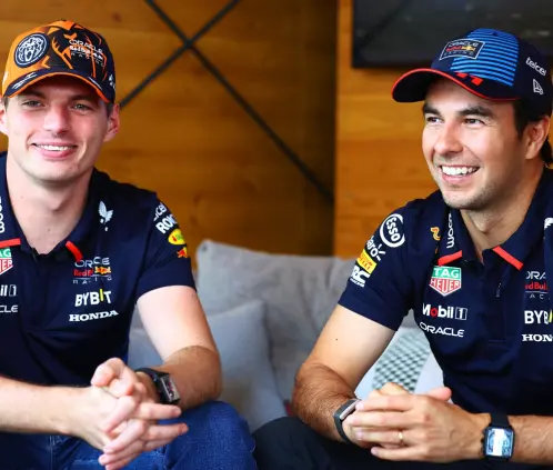 ¿Rivales o hermanos? Max Verstappen defiende a Checo Pérez (Photo by Mark Thompson/Getty Images) ¿Rivales o hermanos? Max Verstappen defiende a Checo Pérez (Photo by Mark Thompson/Getty Images)