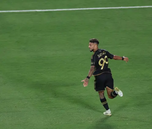 Los Rayados podrían usar el dinero ganado en el Mundial de Clubes para fichar a Denis Bouanga, goleador de Los Angeles FC de la MLS. Getty Images Los Rayados podrían usar el dinero ganado en el Mundial de Clubes para fichar a Denis Bouanga, goleador de Los Angeles FC de la MLS. Getty Images