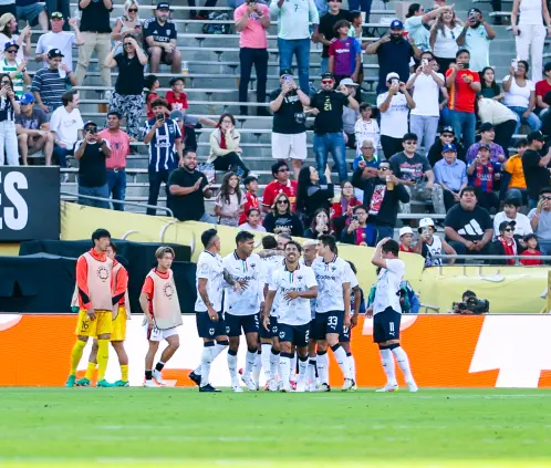 Los Rayados cumplieron 80 años de existencia previo a su choque contra el Borussia Dortmund. Nora Guerrero Los Rayados cumplieron 80 años de existencia previo a su choque contra el Borussia Dortmund. Nora Guerrero