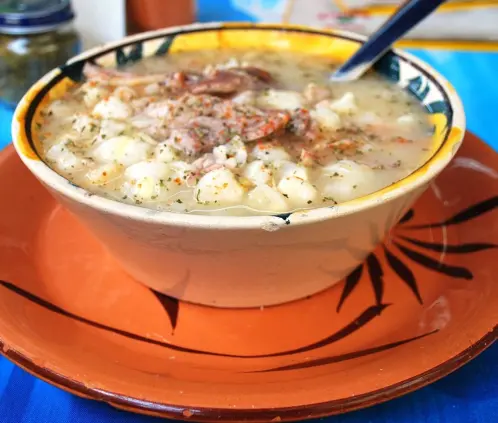 El oregano trasciende en la salud, más allá de realzar el sabor del pozole (Wikimedia commons) El oregano trasciende en la salud, más allá de realzar el sabor del pozole (Wikimedia commons)