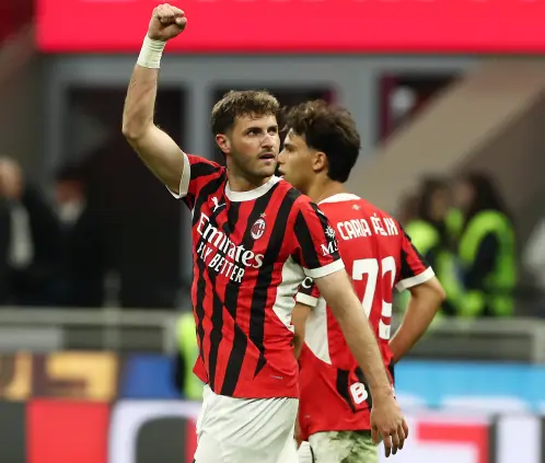 El Milan se despidió de tres delanteros este verano tras reafirmar la continuidad de Santiago Giménez. Getty Images El Milan se despidió de tres delanteros este verano tras reafirmar la continuidad de Santiago Giménez. Getty Images
