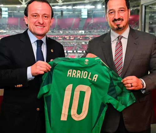 La Selección Mexicana firmó un acuerdo de colaboración histórico con Arabia Saudita durante la disputa de la Copa Oro. @FMF La Selección Mexicana firmó un acuerdo de colaboración histórico con Arabia Saudita durante la disputa de la Copa Oro. @FMF