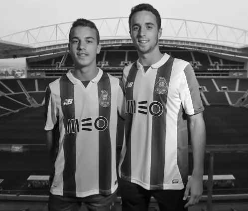 El pinchazo de un neumático en plena carretera habría sido la causa del accidente que mató a Diogo Jota y André Silva. @FCPorto