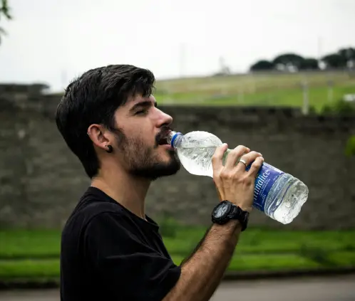 Profeco: el agua sin gas que solo cuesta 6 pesos, pero sí hidrata y es de las mejores (Foto: Pexels) Profeco: el agua sin gas que solo cuesta 6 pesos, pero sí hidrata y es de las mejores (Foto: Pexels)