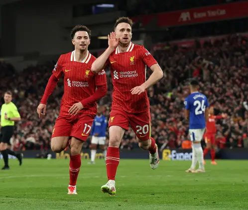 El Liverpool decidió pagarle 14 millones de libras a la familia de Diogo Jota, para que su viuda pueda sacar adelante a sus hijos. Getty Images El Liverpool decidió pagarle 14 millones de libras a la familia de Diogo Jota, para que su viuda pueda sacar adelante a sus hijos. Getty Images