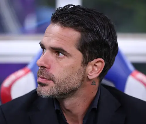 ¡Ni los volteó a ver! El desprecio de Gago a los jugadores de Chivas (Photo by Simon Barber/Getty Images) ¡Ni los volteó a ver! El desprecio de Gago a los jugadores de Chivas (Photo by Simon Barber/Getty Images)