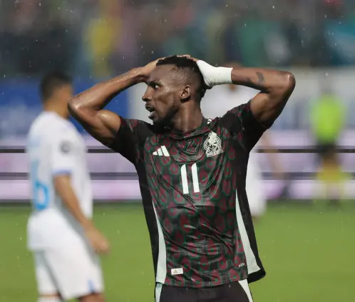 Julián Quiñones sería apartado de la Selección Mexicana rumbo al Mundial de 2026 por Javier Aguirre. Getty Images Julián Quiñones sería apartado de la Selección Mexicana rumbo al Mundial de 2026 por Javier Aguirre. Getty Images