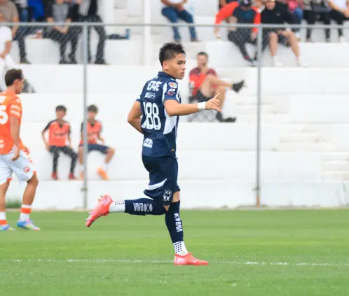 Joaquín Moxica fue registrado en el primer equipo de Rayados para el Apertura 2025 tras sus grandes actuaciones con el cuadro sub 23 de La Pandilla. @Rayados_FB Joaquín Moxica fue registrado en el primer equipo de Rayados para el Apertura 2025 tras sus grandes actuaciones con el cuadro sub 23 de La Pandilla. @Rayados_FB
