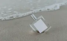 El truco italiano para que tu perfume dure TODO el día en el verano 2025