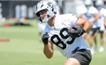 Brock Bowers impone histórica marca en la NFL en su primera temporada con los Raiders
