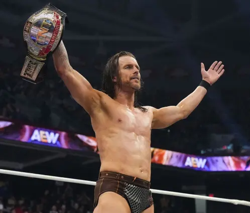 Adam Cole deja el título TNT vacante antes de AEW All In: Texas (PublicEnemiesHQ X) Adam Cole deja el título TNT vacante antes de AEW All In: Texas (PublicEnemiesHQ X)