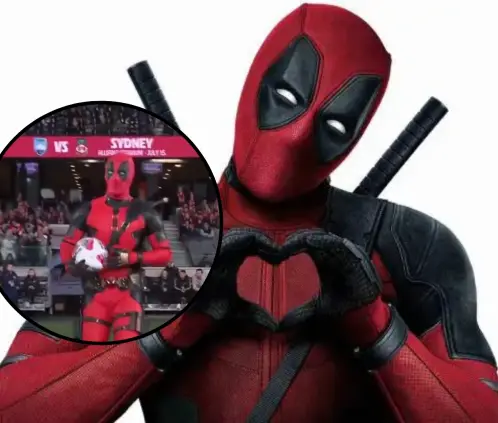 Deadpool hizo una aparición especial para el partido amistoso entre el Wrexham United y el Melbourne. Deadpool hizo una aparición especial para el partido amistoso entre el Wrexham United y el Melbourne.