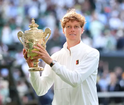Sinner derrota a Alcaraz en Wimbledon y arruina su triplete soñado (Photo by Clive Brunskill/Getty Images) Sinner derrota a Alcaraz en Wimbledon y arruina su triplete soñado (Photo by Clive Brunskill/Getty Images)