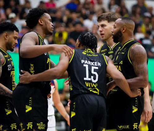 La quinteta regia sigue son conocer la derrota (Nora Guerrero / POSTA DEPORTES) La quinteta regia sigue son conocer la derrota (Nora Guerrero / POSTA DEPORTES)