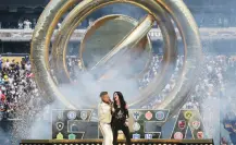 Robbie Williams y Laura Pausini encienden la Final del Mundial de Clubes