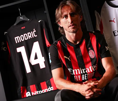 Luka Modric firmó por un año con el Milan. @ACMilan Luka Modric firmó por un año con el Milan. @ACMilan