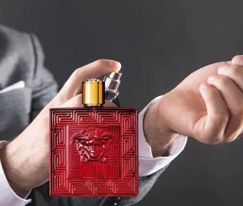 Este perfume de Versace revolucionará tu escencia natural (Getty Images) Este perfume de Versace revolucionará tu escencia natural (Getty Images)