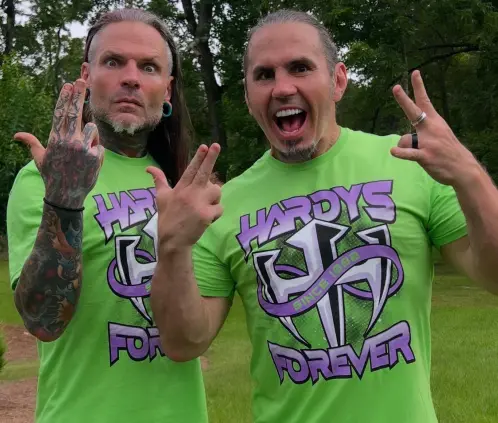Jeff y Matt Hardy podrían tener su última lucha como The Hardy Boyz sino ganan los Campeonatos en Parejas de TNA en Slammiversary. @MATTHARDYBRAND