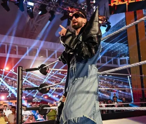 Seth Rollins fue visto por primera vez tras su grave lesión en Saturday Nights Main Event, se cree que volverá hasta 2026. @WWE Seth Rollins fue visto por primera vez tras su grave lesión en Saturday Nights Main Event, se cree que volverá hasta 2026. @WWE