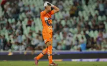 Rodrigo Parra vuelve a regalar un gol ante Pachuca, ¿hubo regaño de Efraín Juárez?
