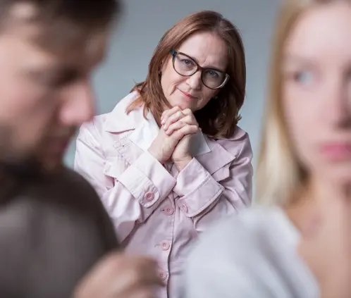 La frase prohibida para decirle a tu suegra que puede destruir la familia, según la inteligencia artificial (Foto: Canva) La frase prohibida para decirle a tu suegra que puede destruir la familia, según la inteligencia artificial (Foto: Canva)