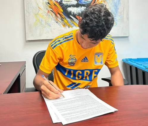 Estevan Sánchez es una de las nuevas apuestas de Tigres para el Apertura 2025. @ClubAtleticoSorensic Estevan Sánchez es una de las nuevas apuestas de Tigres para el Apertura 2025. @ClubAtleticoSorensic