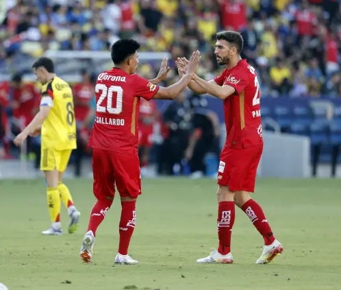 Toluca humilla al América y se lleva el Campeón de Campeones (Photo by Kevork Djansezian/Getty Images) Toluca humilla al América y se lleva el Campeón de Campeones (Photo by Kevork Djansezian/Getty Images)