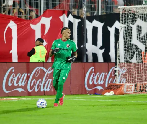 Los aficionados de Newells Old Boys terminaron seriamente molestos con Keylor Navas por presionar para irse a Pumas. @NavasKeylor Los aficionados de Newells Old Boys terminaron seriamente molestos con Keylor Navas por presionar para irse a Pumas. @NavasKeylor