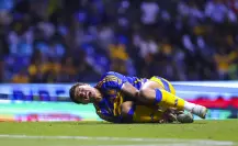 Rómulo Zwarg muestra los fuertes golpes que recibió en el Tigres vs. Juárez