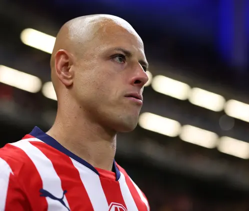 Chicharito en problemas: Chivas reacciona a sus comentarios machistas (Photo by Simon Barber/Getty Images)