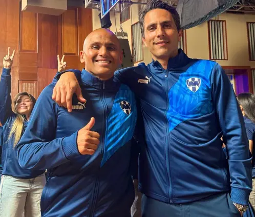 Humberto Suazo y Aldo De Nigris fueron dos de las figuras que participaron en la nueva versión del himno de Rayados por su 80° aniversario. @SomosRayados