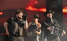 Grupo Frontera ambienta la Velada del Año V con conciertazo