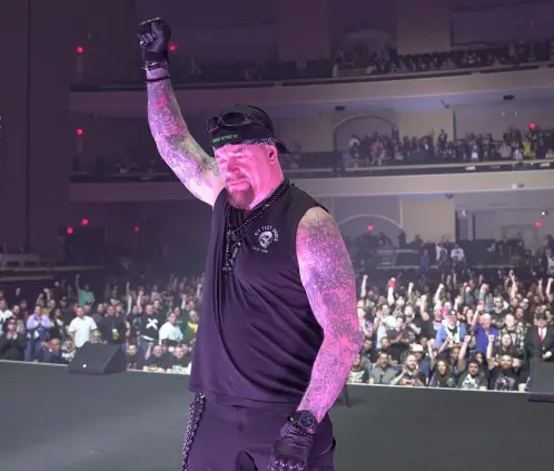 The Undertaker estuvo en el último show de Triple A en Ciudad de México, y se maneja que podría tener un rol de directivo en la Tres Veces Estelar. @undertaker The Undertaker estuvo en el último show de Triple A en Ciudad de México, y se maneja que podría tener un rol de directivo en la Tres Veces Estelar. @undertaker