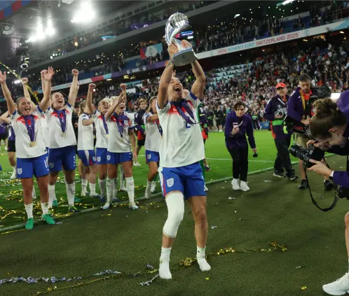 Lucy Bronze, la inglesa que ganó la Eurocopa Femenina con una pierna rota (Photo by Eddie Keogh/Getty Images) Lucy Bronze, la inglesa que ganó la Eurocopa Femenina con una pierna rota (Photo by Eddie Keogh/Getty Images)