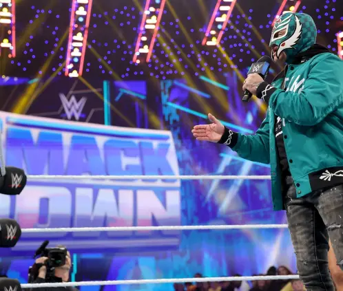 Rey Mysterio hizo su reaparición en la WWE durante el SuperShow en la Ciudad de México. @reymysterio Rey Mysterio hizo su reaparición en la WWE durante el SuperShow en la Ciudad de México. @reymysterio