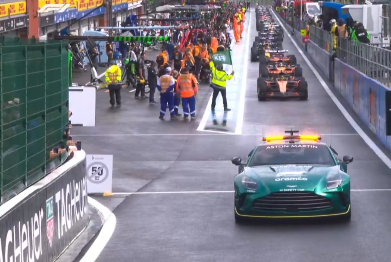 ¡Sale el Safety Car! ¡Sale el Safety Car!