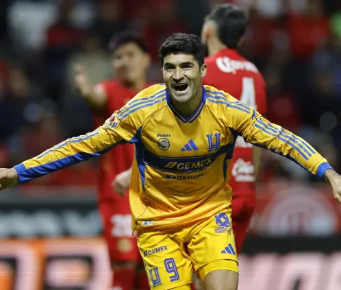 Tigres acaba con invicto de Toluca en espectacular partido (Photo by Rodrigo Oropeza/Getty Images) Tigres acaba con invicto de Toluca en espectacular partido (Photo by Rodrigo Oropeza/Getty Images)