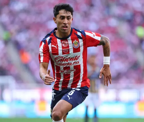Chivas pierde a Omar Govea antes de debutar en la Leagues Cup (Photo by Simon Barber/Getty Images) Chivas pierde a Omar Govea antes de debutar en la Leagues Cup (Photo by Simon Barber/Getty Images)