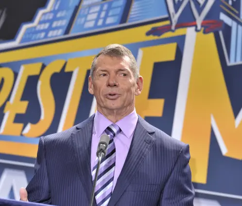 Vince McMahon, ex dueño de WWE, estuvo involucrado en un aparatoso accidente automovilístico en Connecticut y deberá presentarse a juicio por el mismo. Getty Images