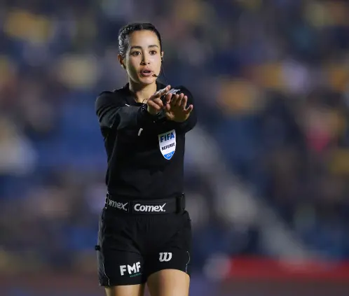 La árbitra Katia Itzel García dio a conocer que ha sido víctima de mensajes de amenaza tras la derrota de Rayados en la fecha 1 de la Leagues Cup. Getty Images La árbitra Katia Itzel García dio a conocer que ha sido víctima de mensajes de amenaza tras la derrota de Rayados en la fecha 1 de la Leagues Cup. Getty Images