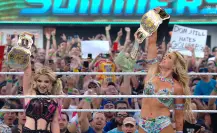 Alexa Bliss y Charlotte Flair ganan campeonato en SummerSlam