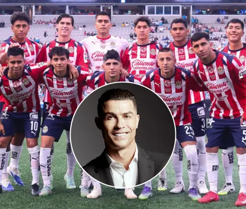 En Chivas juegan Cristiano Ronaldo, Roberto Carlos y otros famosos (Foto: @Chivas Instagram) En Chivas juegan Cristiano Ronaldo, Roberto Carlos y otros famosos (Foto: @Chivas Instagram)