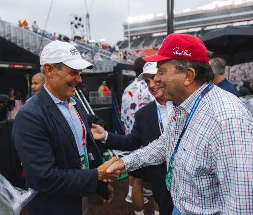 Reds y Braves dieron un gran juego en la pista de Carreras de Bristol con cifras históricas. @GovBillLee Reds y Braves dieron un gran juego en la pista de Carreras de Bristol con cifras históricas. @GovBillLee