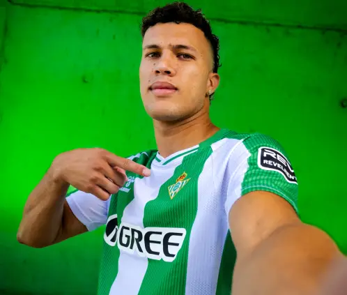 El Real Betis firmó a Nelson Deossa tras pagarle 14 millones de dólares a Rayados. @RealBetis El Real Betis firmó a Nelson Deossa tras pagarle 14 millones de dólares a Rayados. @RealBetis