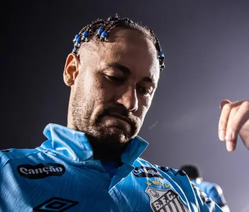 Neymar presiona a Carlo Ancelotti y demuestra que puede volver a Brasil (Foto: @santosfc Instagram) Neymar presiona a Carlo Ancelotti y demuestra que puede volver a Brasil (Foto: @santosfc Instagram)