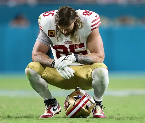 George Kittle explota contra la NFL por prohibir sales aromáticas.(Photo by Carmen Mandato/Getty Images)