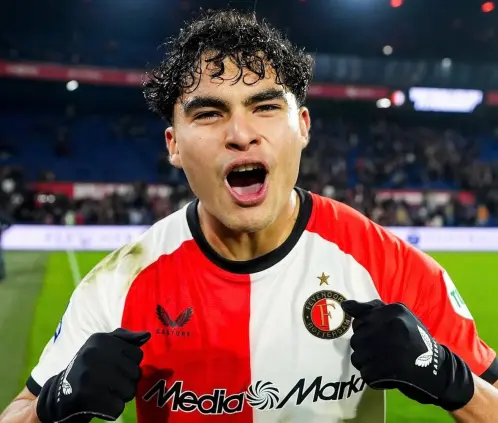 El delantero mexicano fue enviado por el Feyenoord al FC Dordrecht de la segunda división de Países Bajos. @Feyenoord El delantero mexicano fue enviado por el Feyenoord al FC Dordrecht de la segunda división de Países Bajos. @Feyenoord
