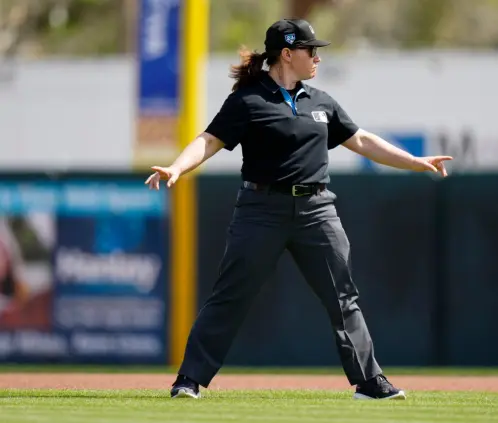 Jen Pawol derriba una barrera que parecía impenetrable para las mujeres en el beisbol de Grandes Ligas (MLB) Jen Pawol derriba una barrera que parecía impenetrable para las mujeres en el beisbol de Grandes Ligas (MLB)