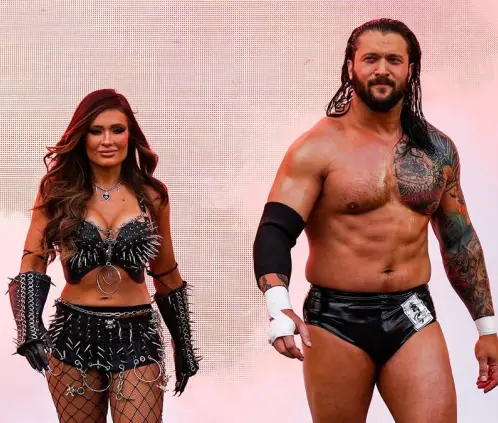 Karrion Kross y Scarlett oficialmente quedaron fuera de la WWE, una semana después de haberse presentado en SummerSlam. @WWE